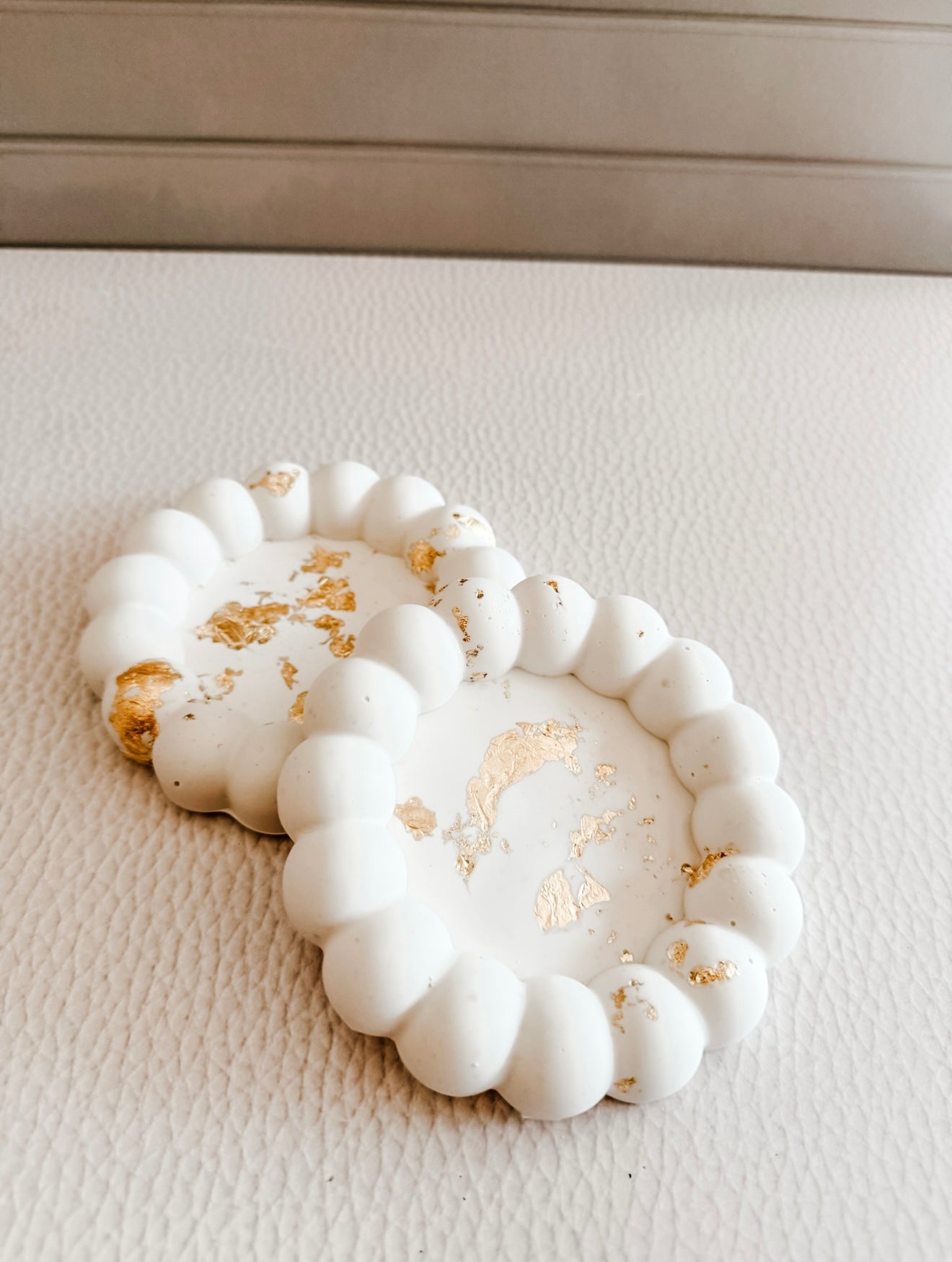 Circular decorative dish