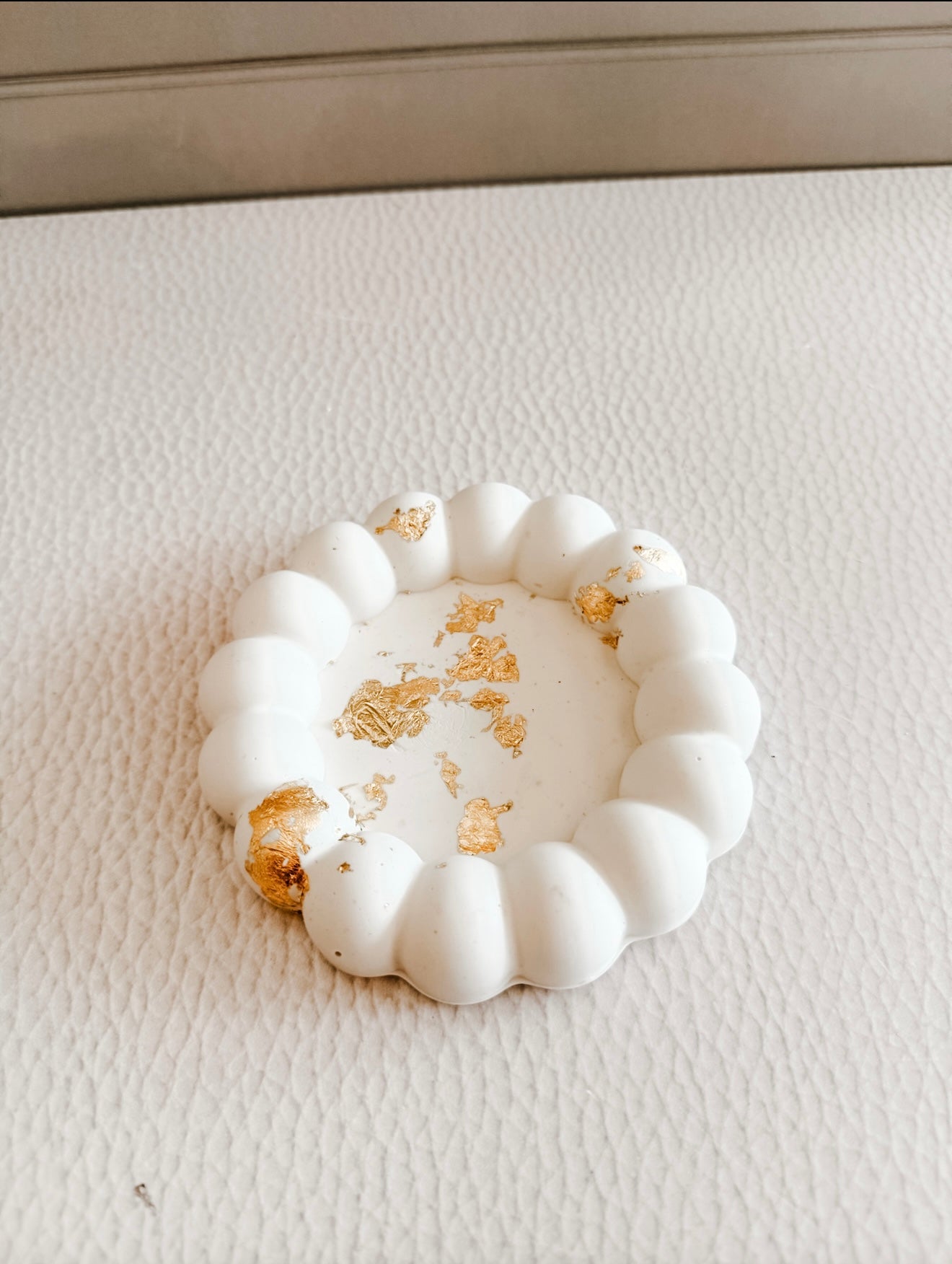Circular decorative dish