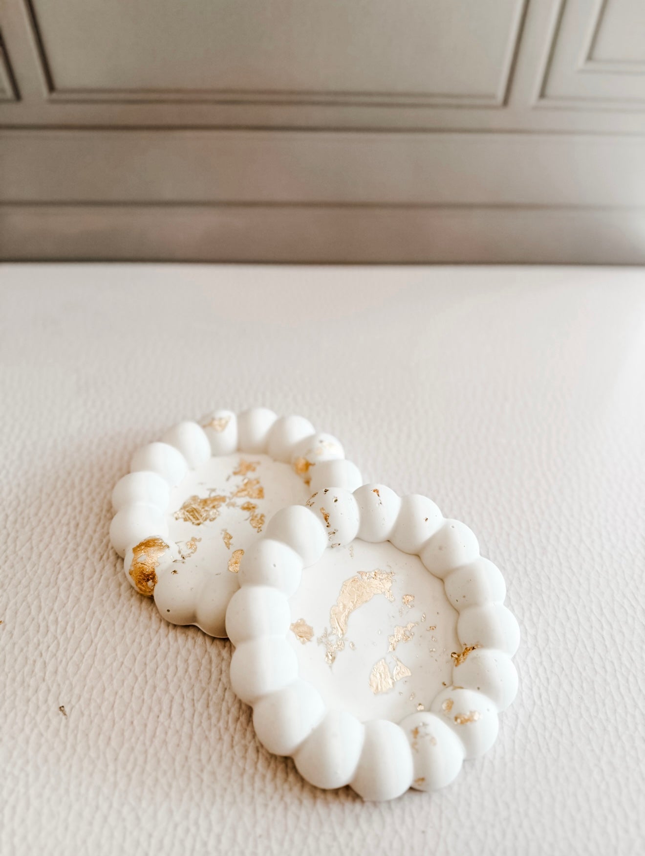 Circular decorative dish