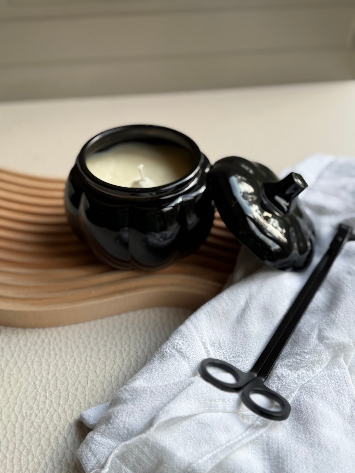Pumpkin candle jar in black