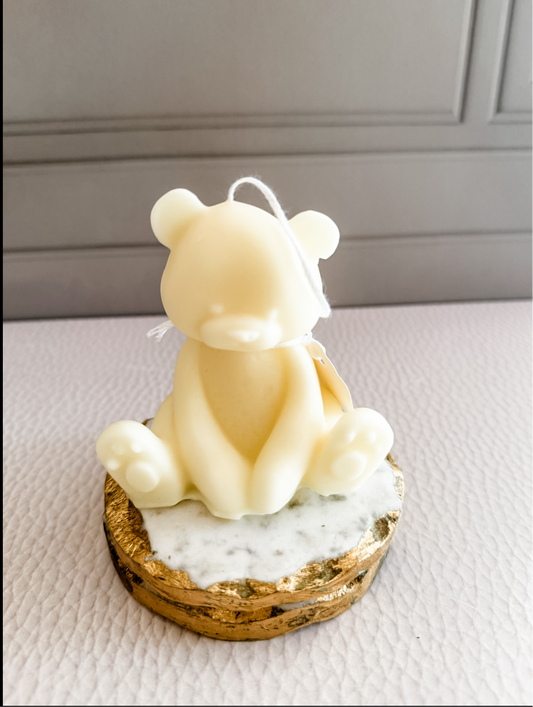 A bigger size bear candle